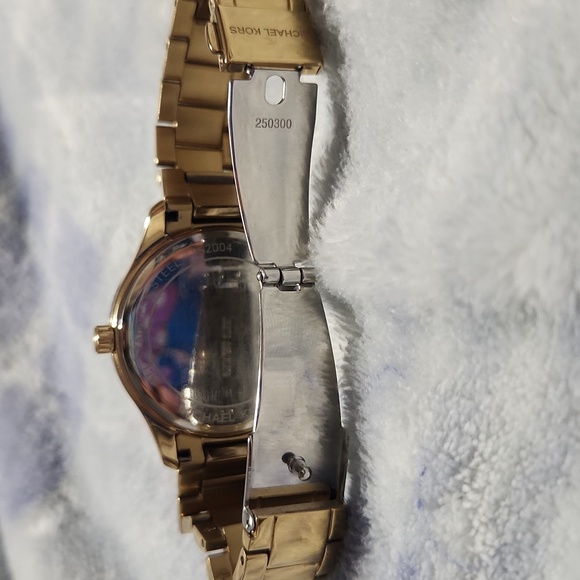 Whatch - Picture 3 of 4